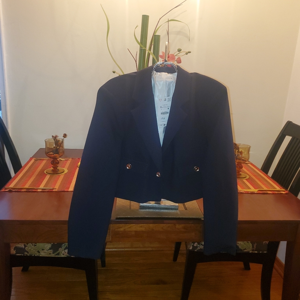 Elegant Ladies Navy Blazer